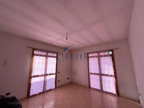 Tirane, shitet shtepi Kati 3, 394 m² 450.000 € (Ibe e Poshtme)