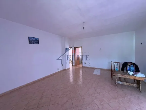 Tirane, shitet shtepi Kati 3, 394 m² 450.000 € (Ibe e Poshtme)