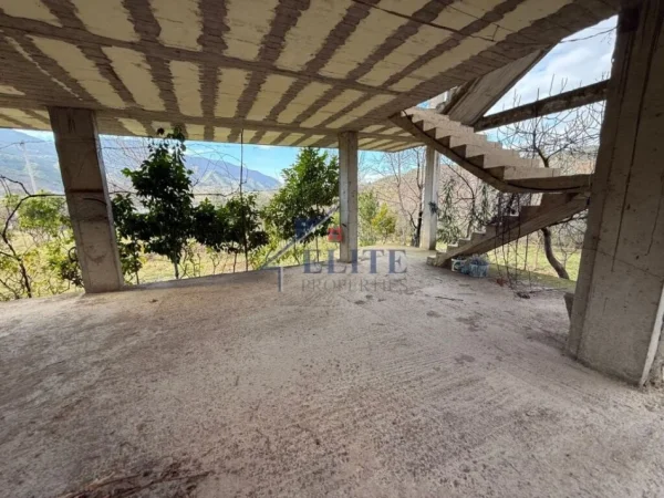 Tirane, shitet shtepi Kati 3, 394 m² 450.000 € (Ibe e Poshtme)