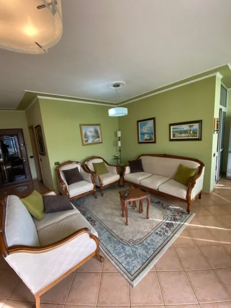 Tirane, jepet me qera apartament 2+1 Kati 8, 100 m² 600 € (Komuna e Parisit)