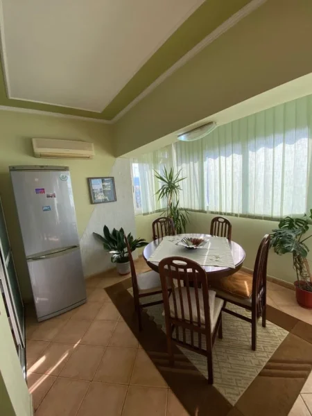 Tirane, jepet me qera apartament 2+1 Kati 8, 100 m² 600 € (Komuna e Parisit)