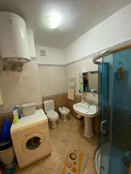 Tirane, jepet me qera apartament 2+1 Kati 8, 100 m² 600 € (Komuna e Parisit)