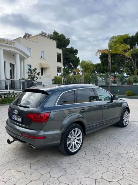Vlore, shitet SUV | Fuoristrad | Xhip OKAZION 3 DITE !!! Audi Q7 Nafte 3,0 7-sedilje Nafte, gri metalizato automatik Klima 280 km