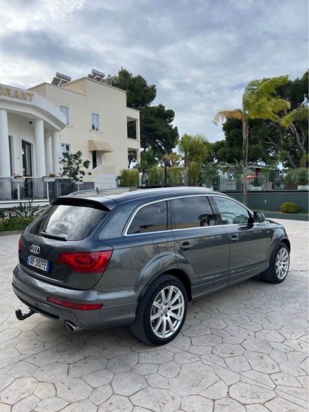 Vlore, shitet SUV | Fuoristrad | Xhip OKAZION 3 DITE !!! Audi Q7 Nafte 3,0 7-sedilje Nafte, gri metalizato automatik Klima 280 km