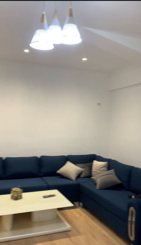 Tirane, jepet me qera apartament 1+1 Kati 5, 76 m² 400 € (fresk)