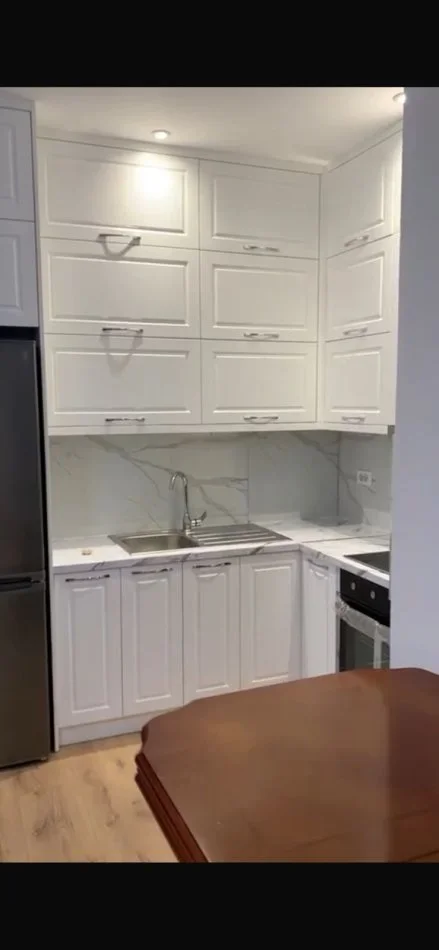 Tirane, jepet me qera apartament 1+1 Kati 5, 76 m² 400 € (fresk)