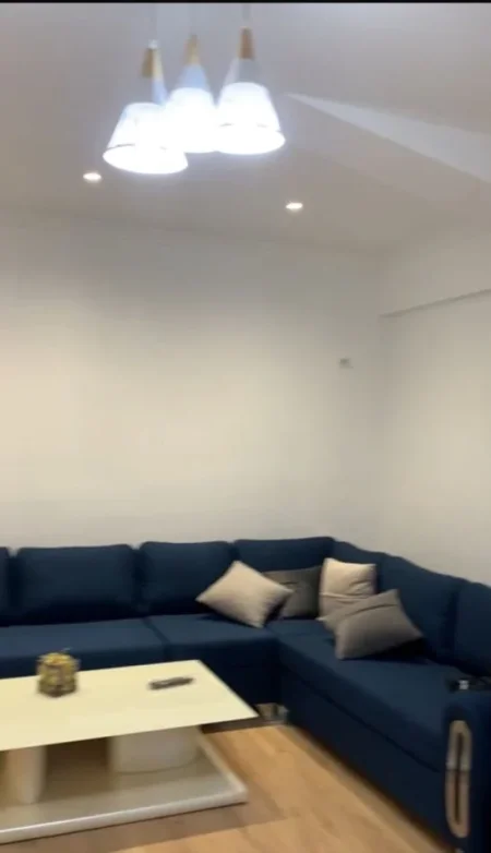 Tirane, jepet me qera apartament 1+1 Kati 5, 75 m² 400 € (Kompleksi Kotorri)