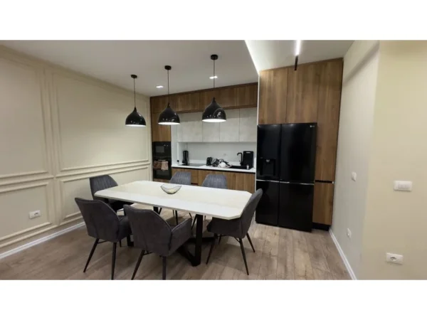 Tirane, jepet me qera apartament 2+1 Kati 1, 105 m² 1.300 € (Kompleksi Fz Construction, Liqeni i Thatë)