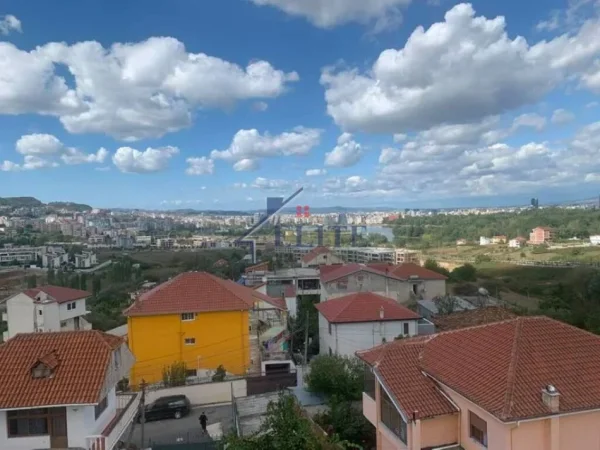 Tirane, shitet shtepi Kati 2, 247 m² 135.000 € (Sauk i vjeter)