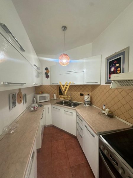 Tirane, jepet me qera apartament 2+1+Ballkon Kati 9, 100 m² 610 € (KOMUNA E PARISIT)
