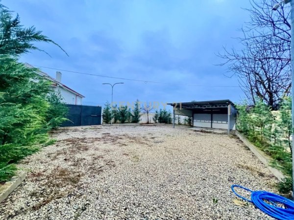 Tirane, jap me qera Vile , 525 m² 1.500 € (Qendra Tregtare TEG)