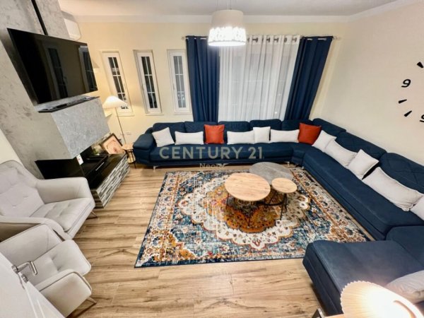 Tirane, jap me qera Vile , 525 m² 1.500 € (Qendra Tregtare TEG)