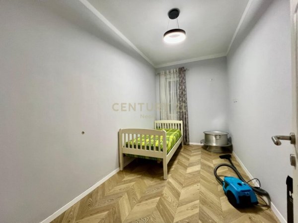 Tirane, jap me qera Vile , 525 m² 1.500 € (Qendra Tregtare TEG)