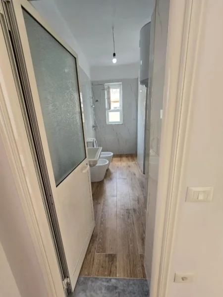Tirane, shitet apartament 2+1+Ballkon Kati 3, 75 m² 129.000 € (OXHAKU)