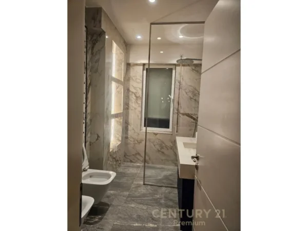 Tirane, jepet me qera apartament 2+1 Kati 2, 92 m² 1.000 € (Kopshti Botanik Zoologjik)