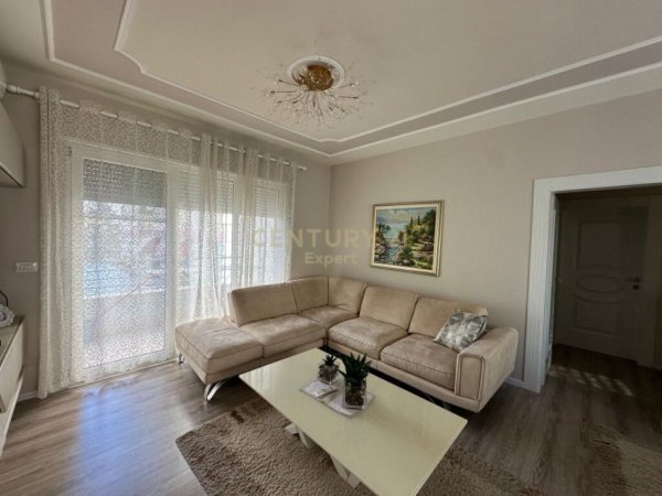 Tirane, jepet me qera apartament 2+1 Kati 2, 123 m² 900 € (Kopshti Botanik Zoologjik)