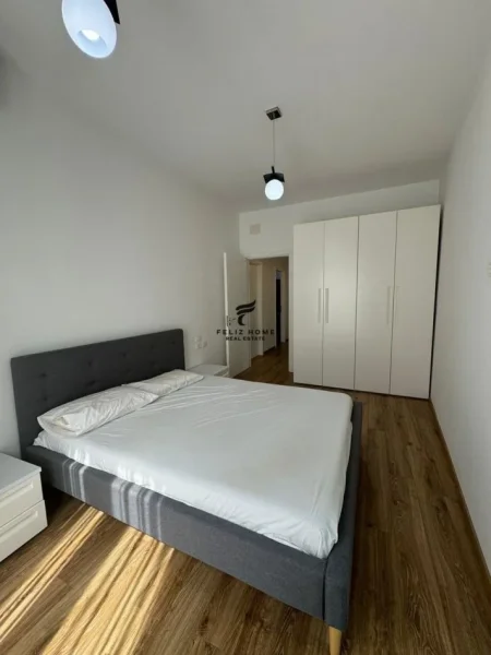 Tirane, jepet me qera apartament 1+1 Kati 3, 95 m² 1.300 € (RRUGA E ELBASANIT)