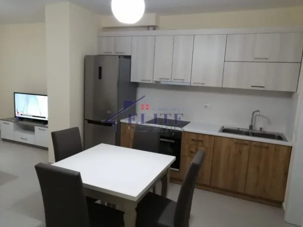 Tirane, shitet apartament Kati 3, 435 m² 390.000 € (Kinostudio)