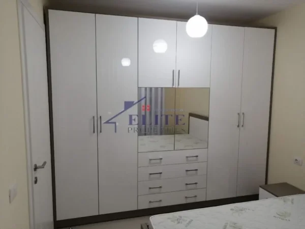 Tirane, shitet apartament Kati 3, 435 m² 390.000 € (Kinostudio)