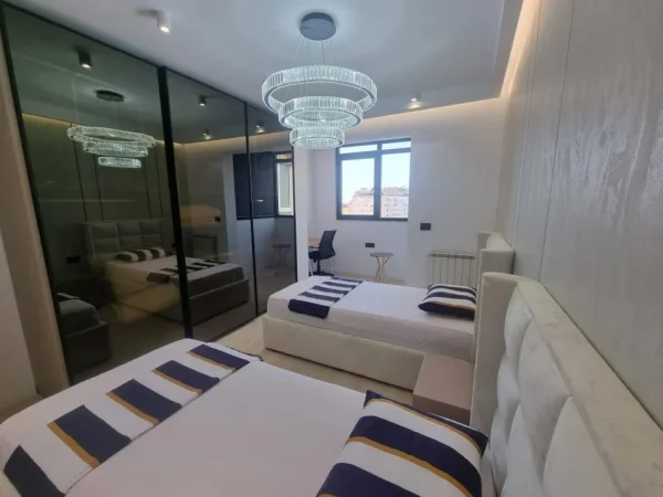 Tirane, jepet me qera apartament 2+1+Aneks+Ballkon Kati 5, 120 m² 1.800 € (TEATRI TURBINA LIQENI)