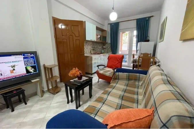 Tirane, jepet me qera apartament 2+1 Kati 1, 80 m² 500 € (21 Dhjetori, Shqipëri)