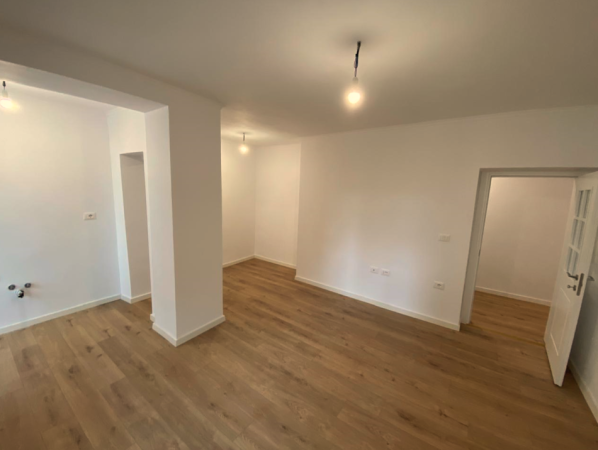 Tirane, shes apartament 2+1+Ballkon Kati 2, 83 m² 185.000 € (Blloku i Ambasadave)