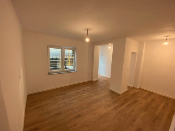 Tirane, shes apartament 2+1+Ballkon Kati 2, 83 m² 185.000 € (Blloku i Ambasadave)