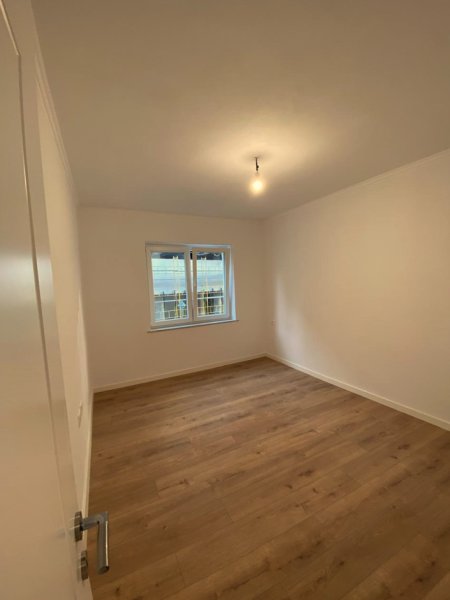Tirane, shes apartament 2+1+Ballkon Kati 2, 83 m² 185.000 € (Blloku i Ambasadave)