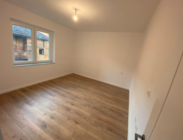 Tirane, shes apartament 2+1+Ballkon Kati 2, 83 m² 185.000 € (Blloku i Ambasadave)