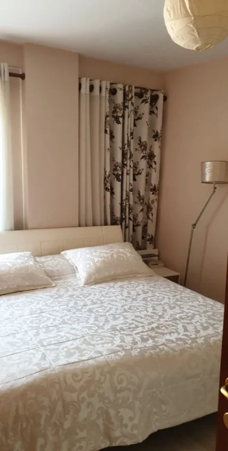 Tirane, jepet me qera apartament 2+1+Ballkon Kati 7, 85 m² 450 € (Misto Mame , rruga Besim Alla)