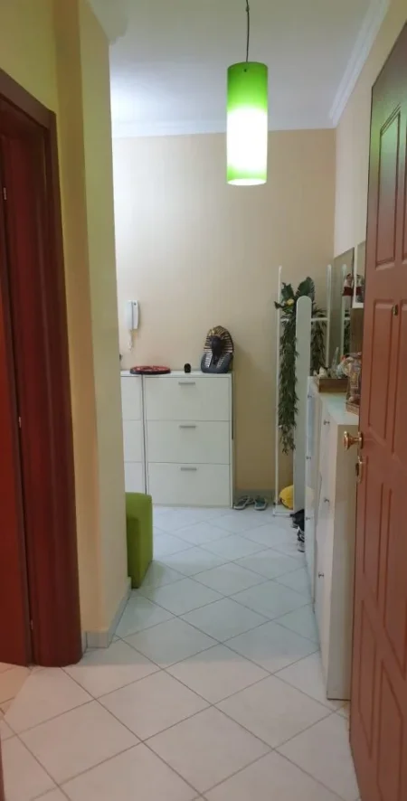 Tirane, jepet me qera apartament 2+1+Ballkon Kati 7, 85 m² 450 € (Misto Mame , rruga Besim Alla)