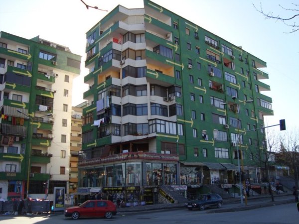 Tirane, jepet me qera ambjent biznesi Kati 2, 161 m² 1.600 € (Pallati me Shigjeta)