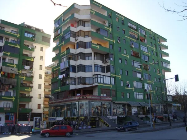 Tirane, jepet me qera ambjent biznesi Kati 2, 161 m² 1.600 € (Pallati me Shigjeta)