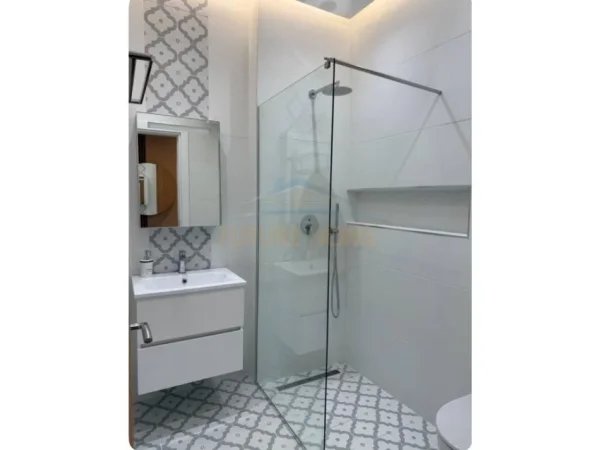 Tirane, jepet me qera apartament 1+1 Kati 1, 70 m² 650 € (Don Bosko)