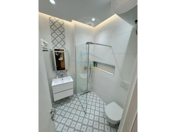 Tirane, jepet me qera apartament 1+1 Kati 1, 70 m² 650 € (Don Bosko)