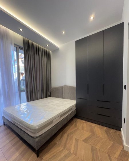 Tirane, jepet me qera apartament 1+1+Ballkon Kati 1, 60 m² 600 € (Liqeni i thate , rruga peti)