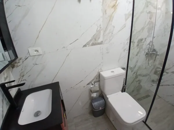 Tirane, jepet me qera apartament 2+1 Kati 1, 600 m² 600 € (Rruga e durresit)