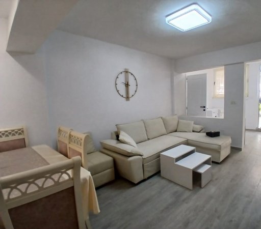 Tirane, jepet me qera apartament 2+1 Kati 1, 600 m² 600 € (Rruga e durresit)