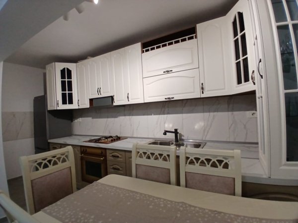 Tirane, jepet me qera apartament 2+1 Kati 1, 600 m² 600 € (Rruga e durresit)