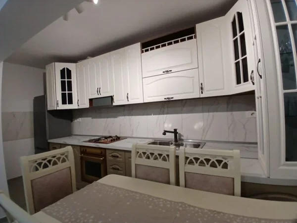 Tirane, jepet me qera apartament 2+1 Kati 1, 600 m² 600 € (Rruga e durresit)