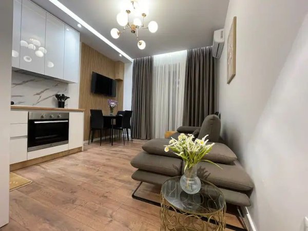 Tirane, jepet me qera apartament 1+1+Ballkon Kati 2, 60 m² 650 € (Rruga e Kavajes)