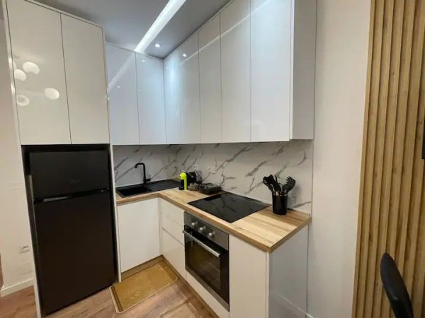 Tirane, jepet me qera apartament 1+1+Ballkon Kati 2, 60 m² 650 € (Rruga e Kavajes)