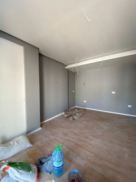 Tirane, jepet me qera apartament 2+1+Ballkon Kati 3, 90 m² (Qender)