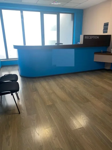 Tirane, jepet me qera zyre Kati 2, 290 m² 3.000 € (qender)