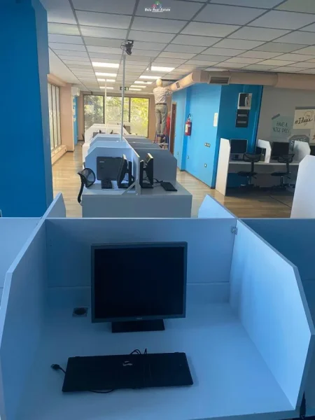 Tirane, jepet me qera zyre Kati 2, 290 m² 3.000 € (qender)