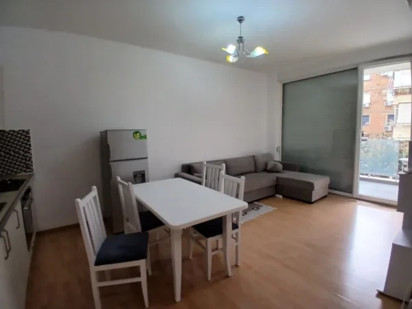 Tirane, shitet apartament 1+1+Ballkon Kati 1, 61 m² 138.000 € (21 dhjetori ,prane supermarket Joena)