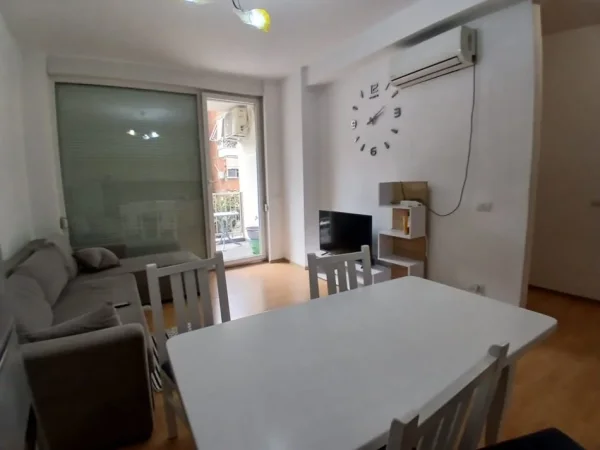 Tirane, shitet apartament 1+1+Ballkon Kati 1, 61 m² 138.000 € (21 dhjetori ,prane supermarket Joena)