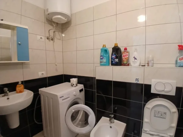 Tirane, shitet apartament 1+1+Ballkon Kati 1, 61 m² 138.000 € (21 dhjetori ,prane supermarket Joena)