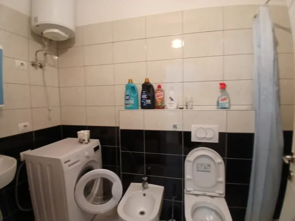 Tirane, shitet apartament 1+1+Ballkon Kati 1, 61 m² 138.000 € (21 dhjetori ,prane supermarket Joena)