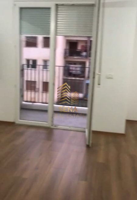 Tirane, jepet me qera apartament 2+1 Kati 4, 100 m² 500 € (Don Bosko)